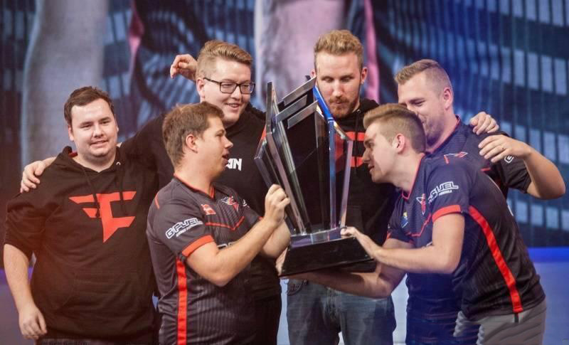 Doinb ： Xiao Tian 解说比赛？别传播谣言！我看到了 Zoom 发给我的聊天记录。